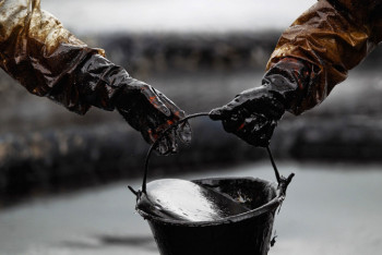 Фотография к новости: Цены на нефть стали восстанавливаться после обвала