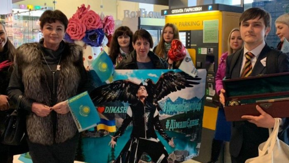 Димашу Кудайбергену подарили царский скипетр в Киеве