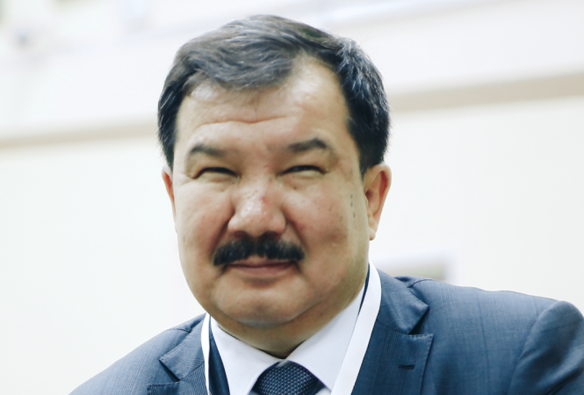 Асхату Даулбаеву продлили полномочия члена Конституционного совета