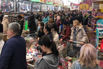 Не создавать ажиотажа в магазинах попросил Султанов