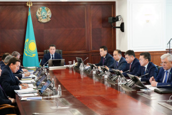 Фотография к новости: Мамин провел заседание госкомиссии по обеспечению режима ЧП