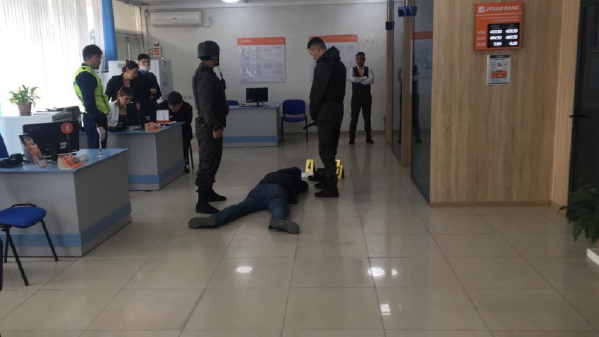 Попытку вооруженного ограбления предотвратили в Jysan Bank