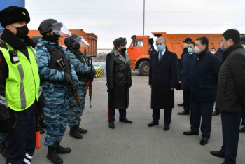 Фотография к новости: Токаев проверил карантинный блокпост в Нур-Султане