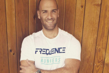 Фотография к новости: Француз во время самоизоляции пробежал марафон на своем балконе