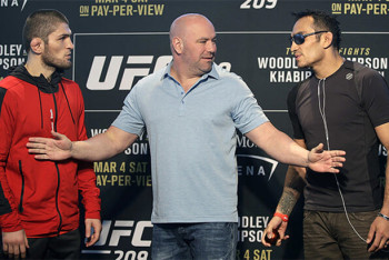 Фотография к новости: Нурмагомедов и Фергюсон проведут бой без зрителей