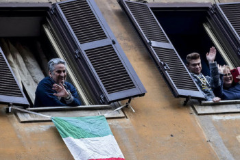 Фотография к новости: Пятая часть населения Земли сидит на карантине из-за коронавируса