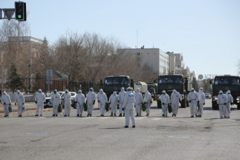 Фотография к новости: Масштабную дезинфекцию улиц провели акимат и военные в Нур-Султане