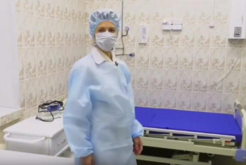 Вылечившуюся от коронавируса женщину выписали из больницы в Алматы