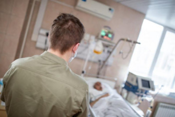 Фотография к новости: Еще один вылечившийся от коронавируса пациент выписан из больницы в Алматы