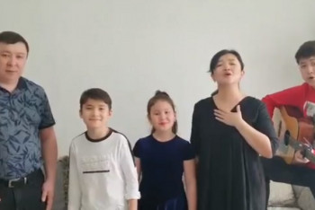 Фотография к новости: Алматинская семья написала песню в поддержку врачей