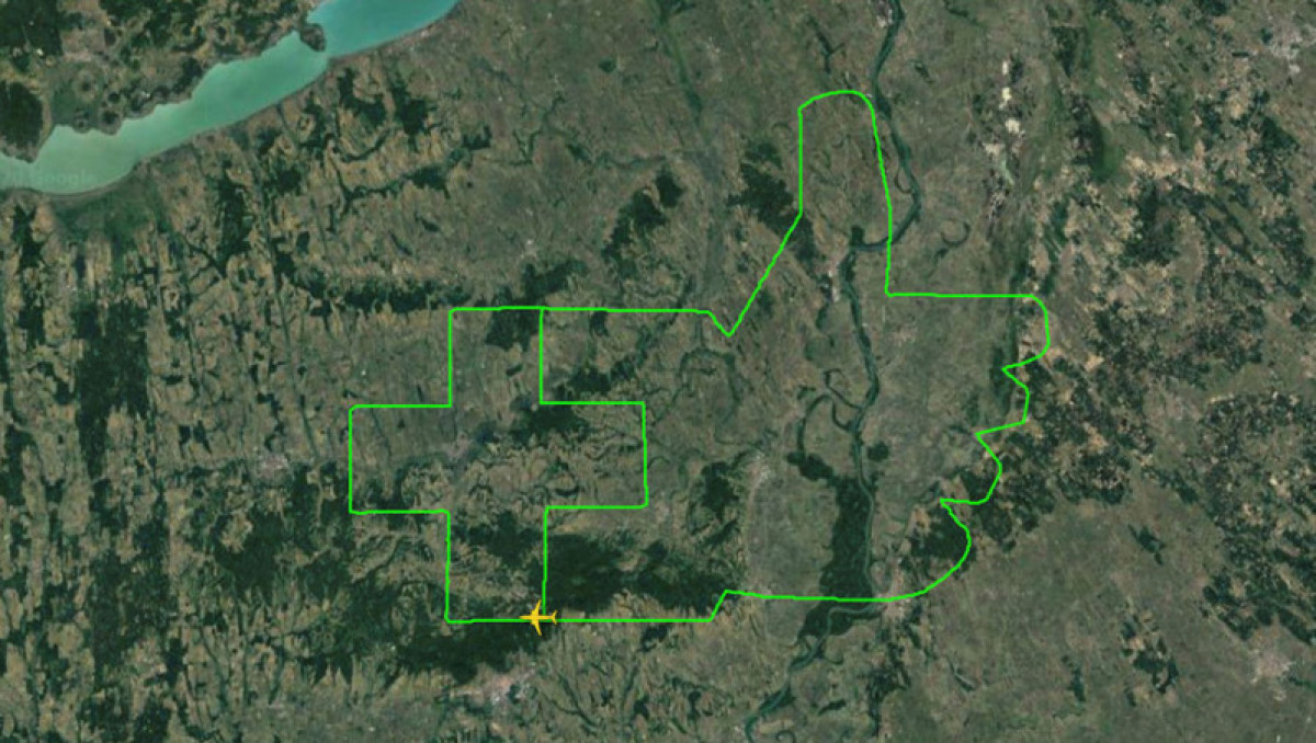 Самолет в небе над Венгрией нарисовал "лайк" медикам