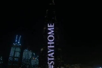 Фотография к новости: Надпись "оставайтесь дома" появилась на башне в Дубаи