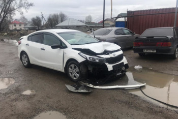 Фотография к новости: Машина протаранила блокпост и сбила полицейского в Алматы ﻿