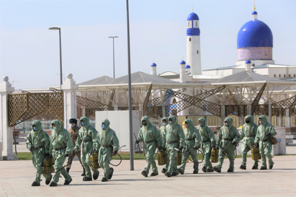 Военнослужащие продезинфицировали 100 различных объектов в Атырау