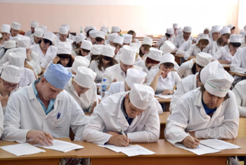 Казахстанские студенты-медики помогают в борьбе с коронавирусом