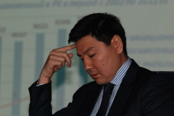 Фотография к новости: Жумагалиев прокомментировал фиаско с неоткрывающимися сайтами и сорванными онлайн-уроками