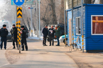 Фотография к новости: Погоню устроили за водителем, пытавшемся объехать блокпост в Уральске