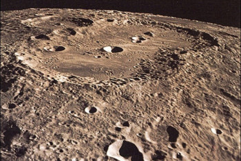 Фотография к новости: Трамп подписал указ о коммерческом освоении ресурсов на Луне