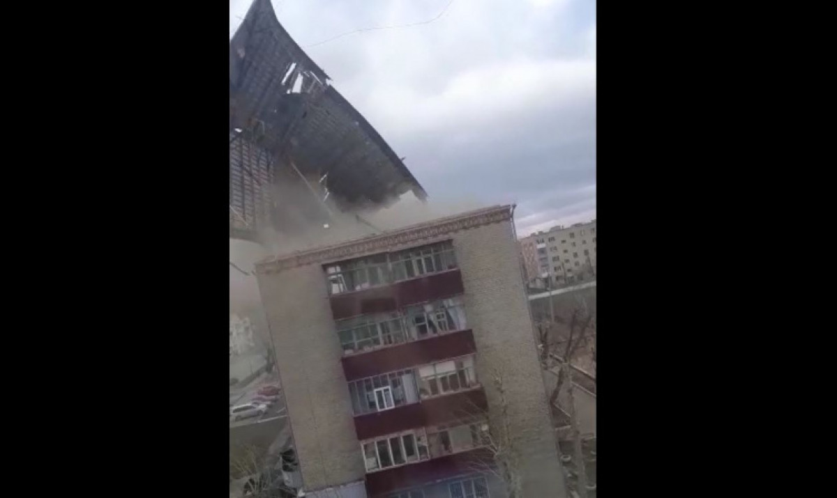 Сильный ветер сносит крыши домов в Кокшетау