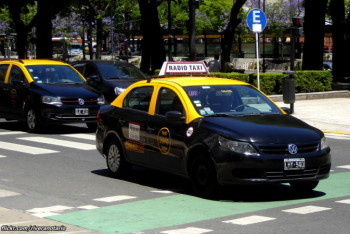 Фотография к новости: Женщина сбежала из-под карантина к возлюбленному в багажнике такси в Аргентине