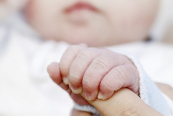 Фотография к новости: Родившийся у пациентки с COVID-19 ребенок здоров - Минздрав РК