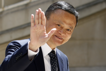 Фотография к новости: Джек Ма прислал казахстанцам средства защиты и термометры