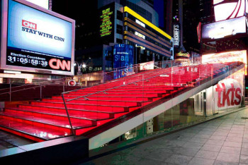 Фотография к новости: Аналог "нью-йоркской лестницы" возводят в Туркестане