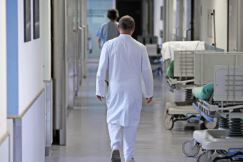 Фотография к новости: После жалобы врача-инфекциониста уволено руководство Меркенской больницы