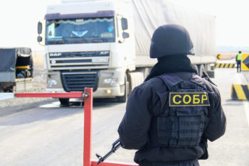 Фотография к новости: СОБРовец вымогал у дальнобойщика "на сигареты" на блокопосту в Павлодарской области