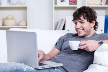 Фотография к новости: Итальянский психолог заявила о пользе интернет-юмора во время пандемии