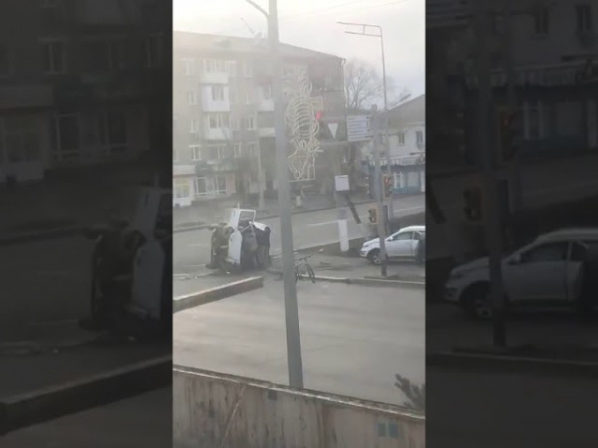 В результате ДТП опрокинулась "Газель" в карантинном Петропавловске