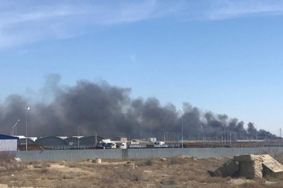 Двое суток не могут потушить крупный пожар в Атырау
