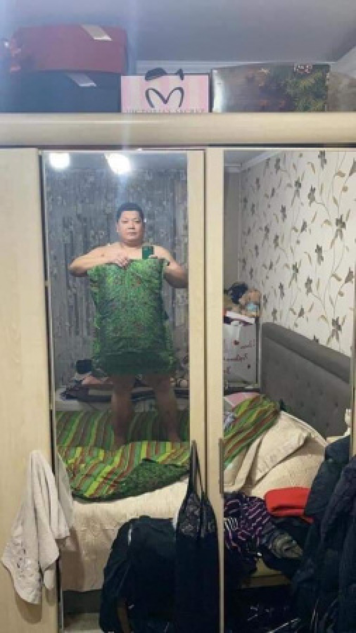 Выложивших фото подполковника без одежды в Сеть ищет полиция Алматы