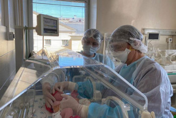 Фотография к новости: Зараженная COVID-19 алматинка родила здорового малыша