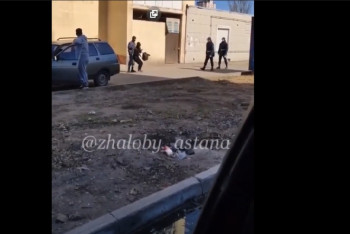 Фотография к новости: Жительница Нур-Султана оскорбила и избила полицейского