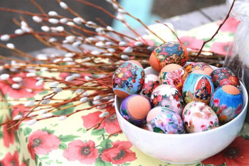 Фотография к новости: Глава государства поздравил православных казахстанцев с праздником Пасхи