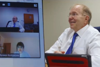 Фотография к новости: Уроки без прогулов: посол США в РК показал, как виртуально изучает казахский