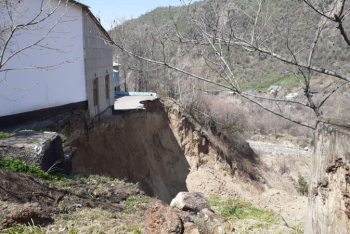 Фотография к новости: Крупный оползень сошел в предгорьях Алматы