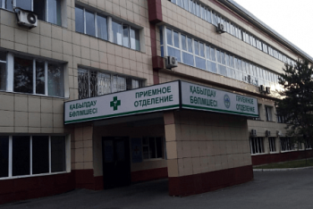 Фотография к новости: Ержан Бабакумаров провел встречу с коллективом ЦГКБ в Алматы