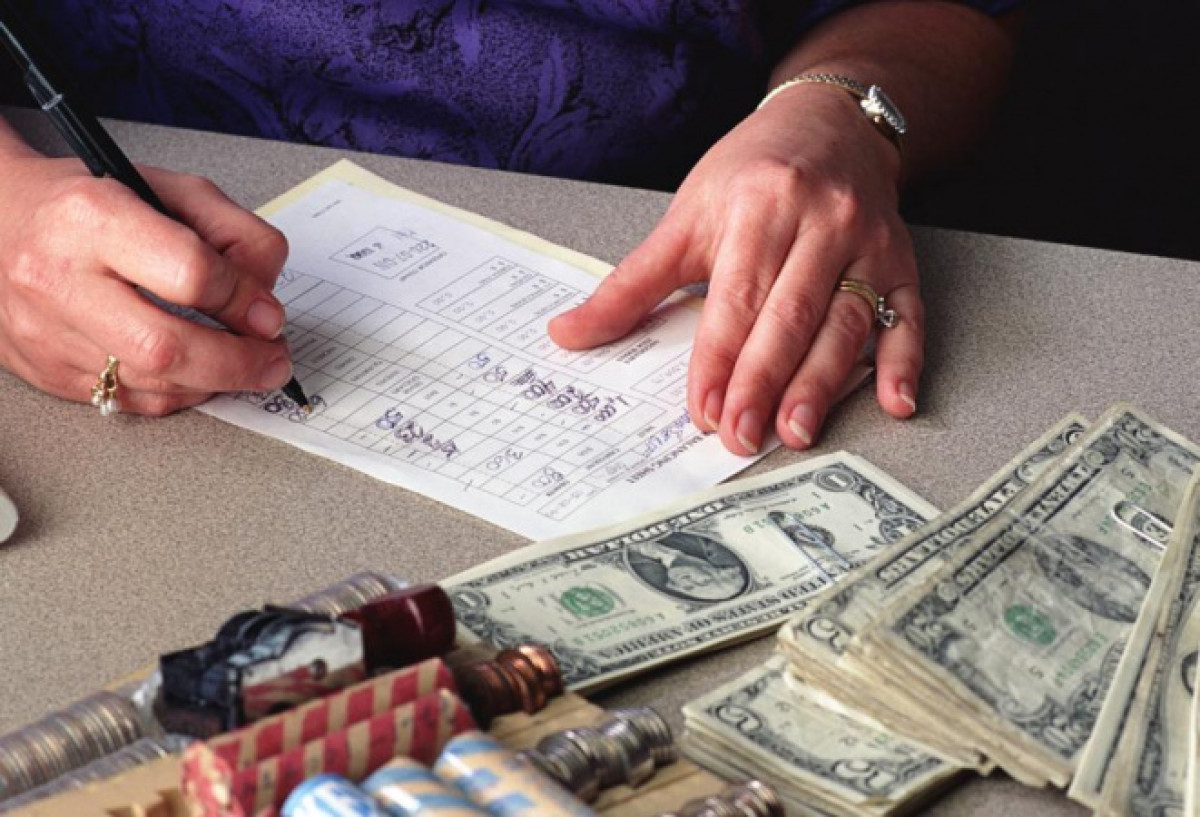 Бухгалтеры трех школ на восемь миллионов тенге завысили себе зарплаты в Караганде