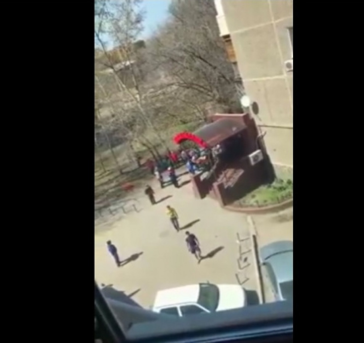 Ребенок выпал из окна пятого этажа в Караганде