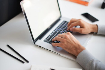 Фотография к новости: В режиме онлайн можно проверить статус на получение 42500