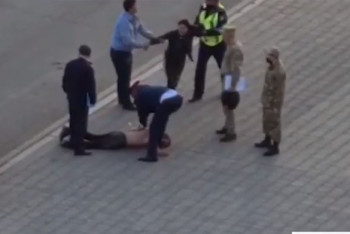 Фотография к новости: Жестко задержавших дебошира полицейских могут осудить за превышение полномочий в Нур-Султане