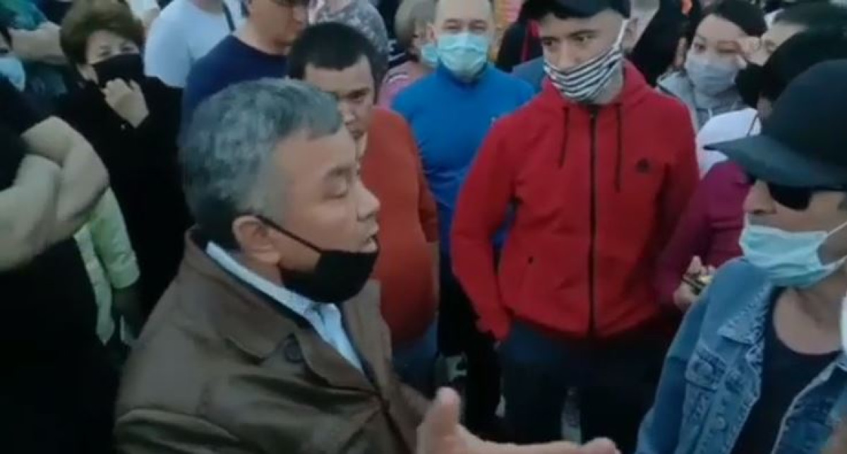 Из-за перебоев с электричеством люди вышли на улицы в пригороде Нур-Султана