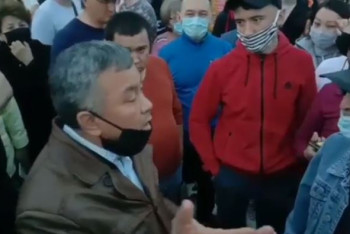 Фотография к новости: Из-за перебоев с электричеством люди вышли на улицы в пригороде Нур-Султана