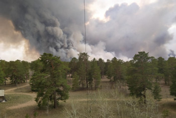 Фотография к новости: С вертолетов тушат лесной пожар в ВКО