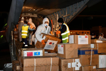 Фотография к новости: Спецборт с гуманитарной помощью из Урумчи прибыл в Нур-Султан