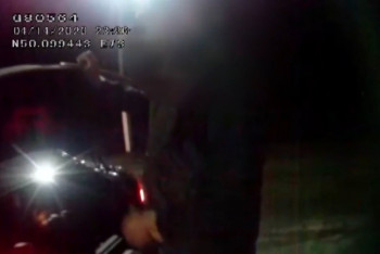 Карагандинец пытался провезти свою невесту в багажнике