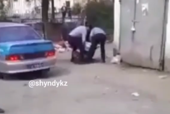 Фотография к новости: Полицейские Кентау задержали нарушителя карантина, оказавшего им сопротивление