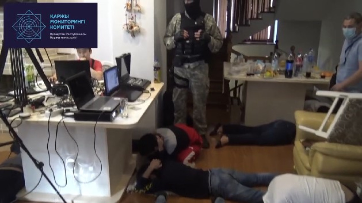 Подробности проведения мошеннической лотереи с участием певца Ернара Айдара раскрыли в Комитете финмониторинга